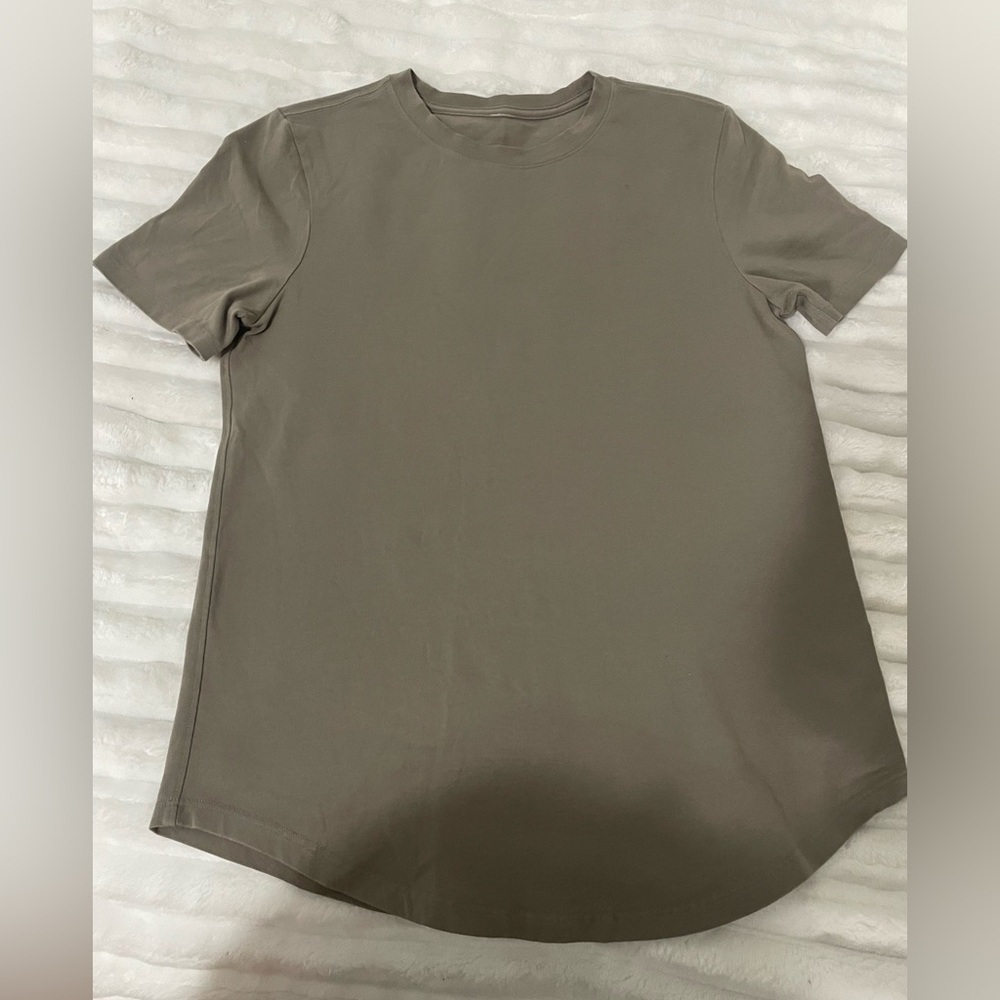 Lululemon Classic Crew Neck women’s T-Shirt in Olive Gray